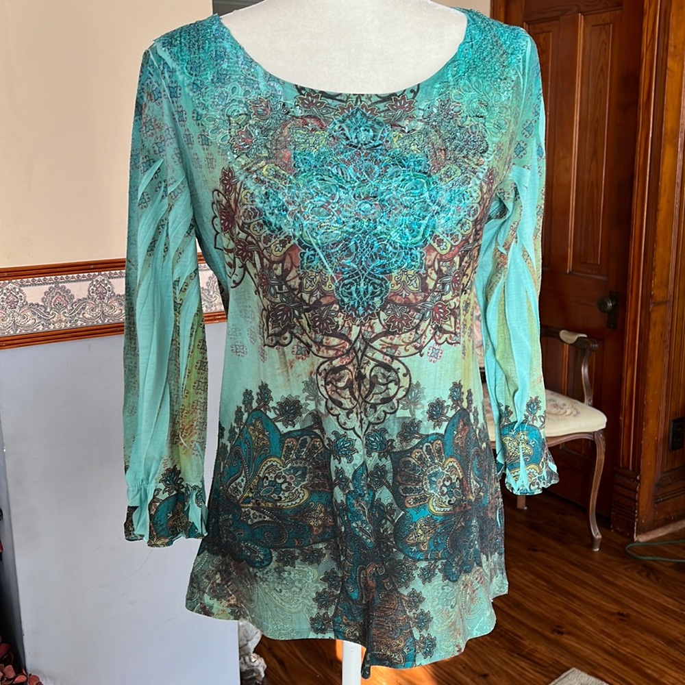 Long sleeve color fade top Sz M